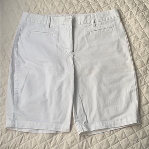 NWOT Lands' End white bermudas, mid rise, 8